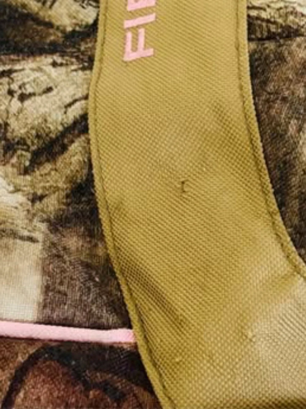Women’s Realtree Fieldline Pro Series Backpack Camouflage With Light Pink Trim.